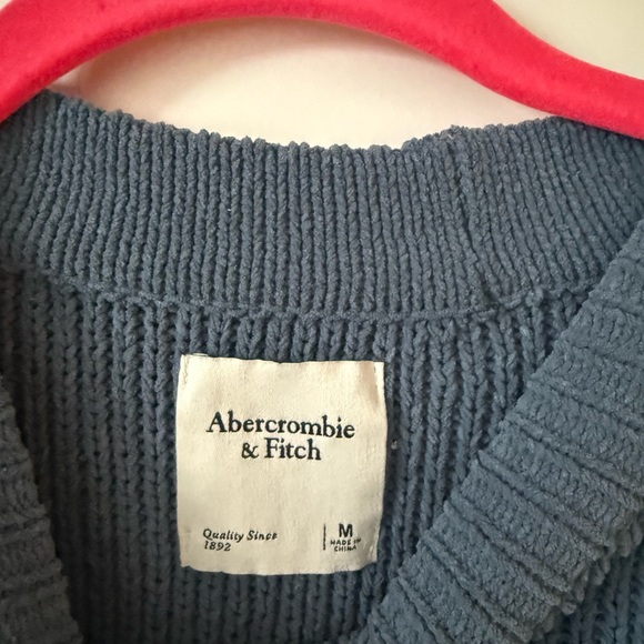 Abercrombie Women’s Matte Chenille Crew, blue, size small - Picture 5 of 5